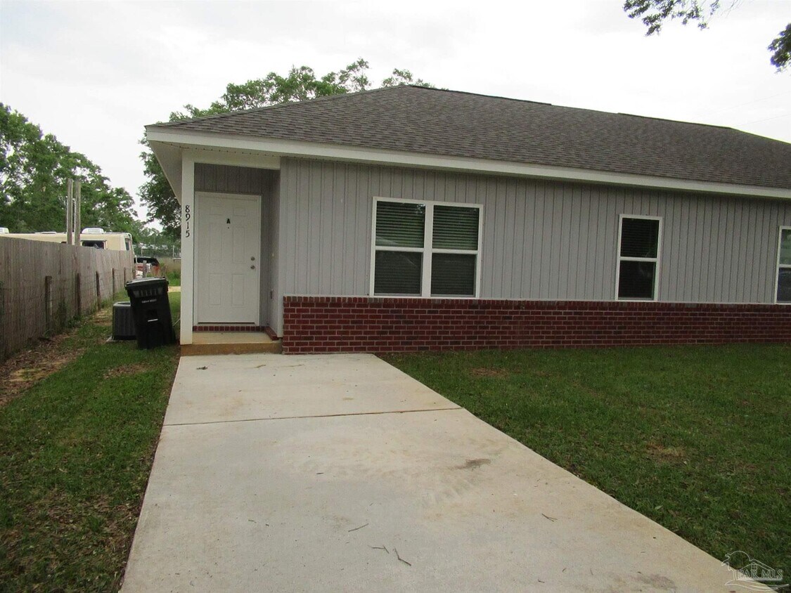 Primary Photo - 8915 Untreiner Ave