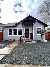 Building Photo - 213 E Ruby St