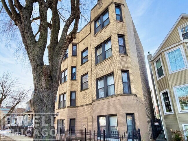 Building Photo - 1913 W Larchmont Ave