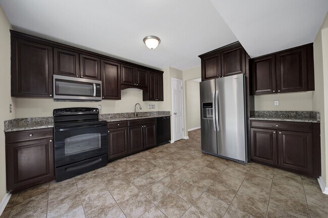 Building Photo - Wonderful Three Bed Two and a Half Bath Ho...