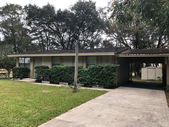 Building Photo - 217 Acorn Dr