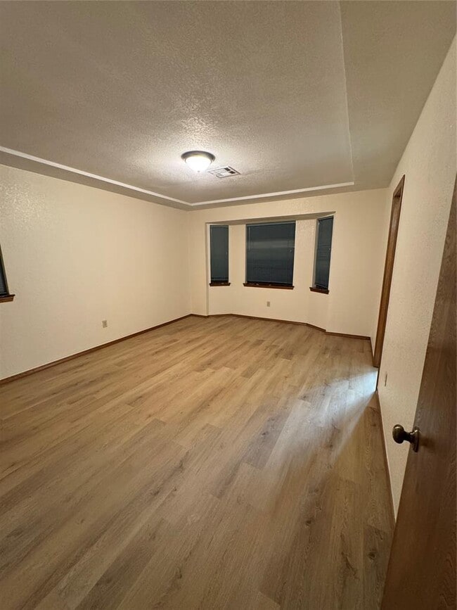 Building Photo - 1125 N Patterson Dr