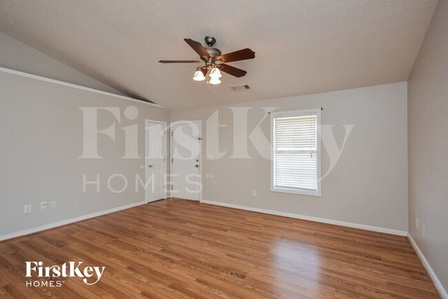 Foto del edificio - 240 Pebble Ridge Dr