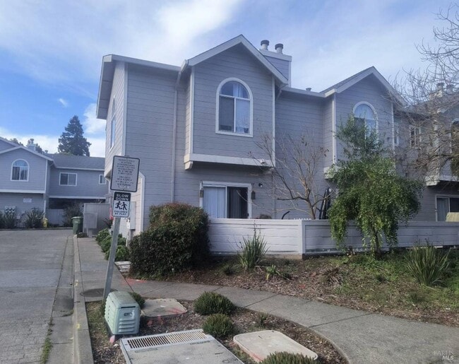 Building Photo - 1 Fawn Ct