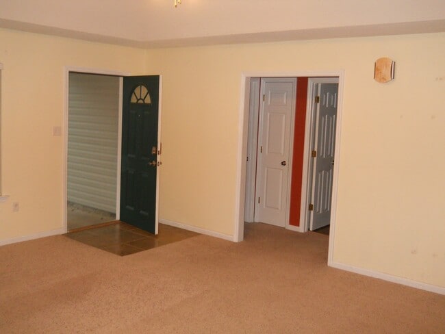 Building Photo - 3 Bedroom Home in Hahira!