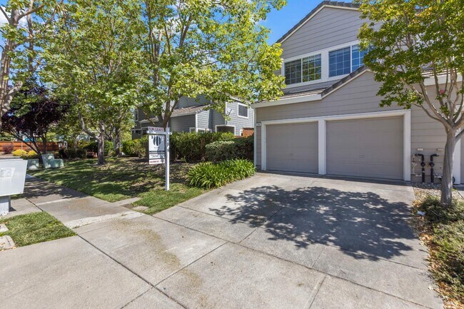 Building Photo - 1734 Zinfandel Dr