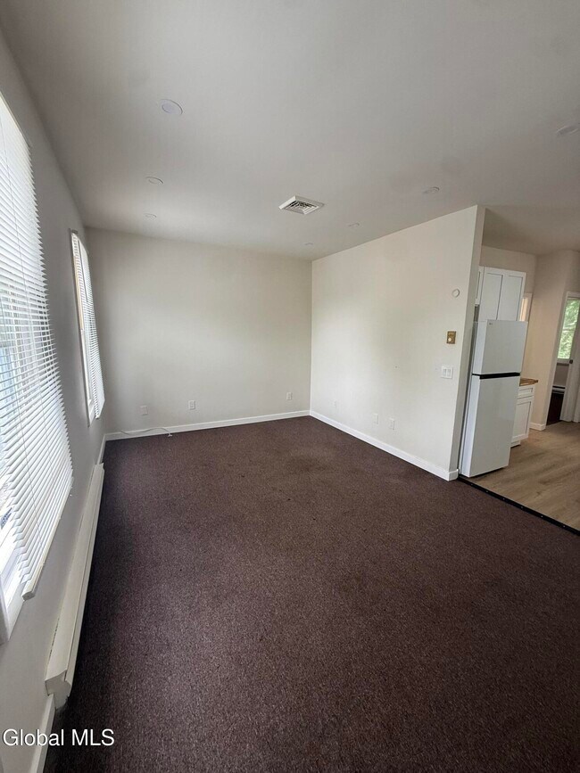 Building Photo - 474 3rd St
