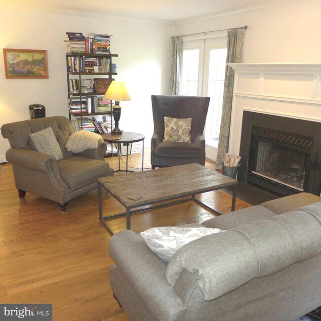 Building Photo - 348 Homeland Southway