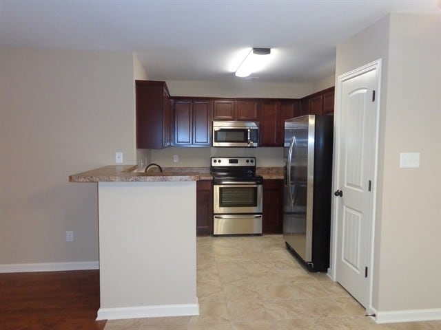 Building Photo - 10249 Sterling Ridge Dr