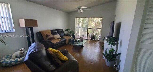 Foto del edificio - 9945 Nob Hill Pl