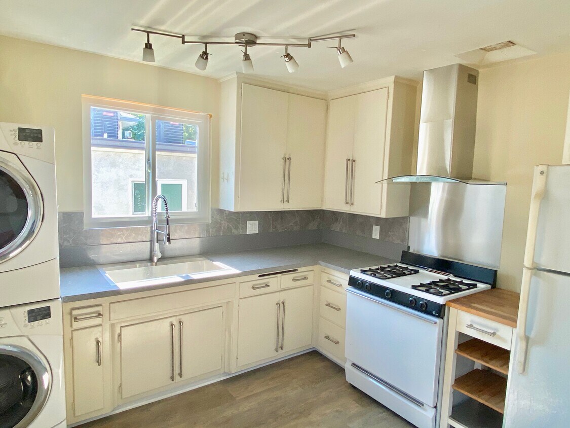 New Kitchen - 1606 S Bundy Dr