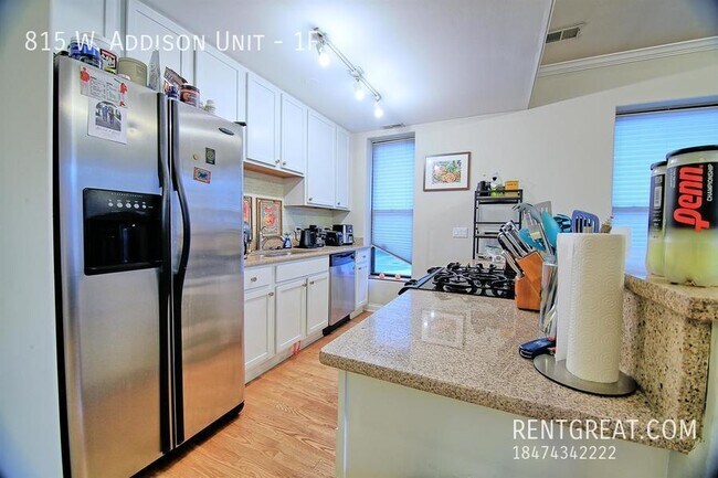 Foto del edificio - 815 W Addison St