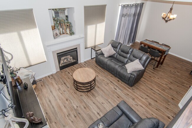 Foto del edificio - 1715 Fieldstone Dr S
