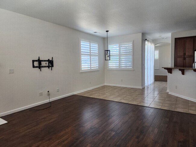 Building Photo - 1086 Silver Coyote Dr