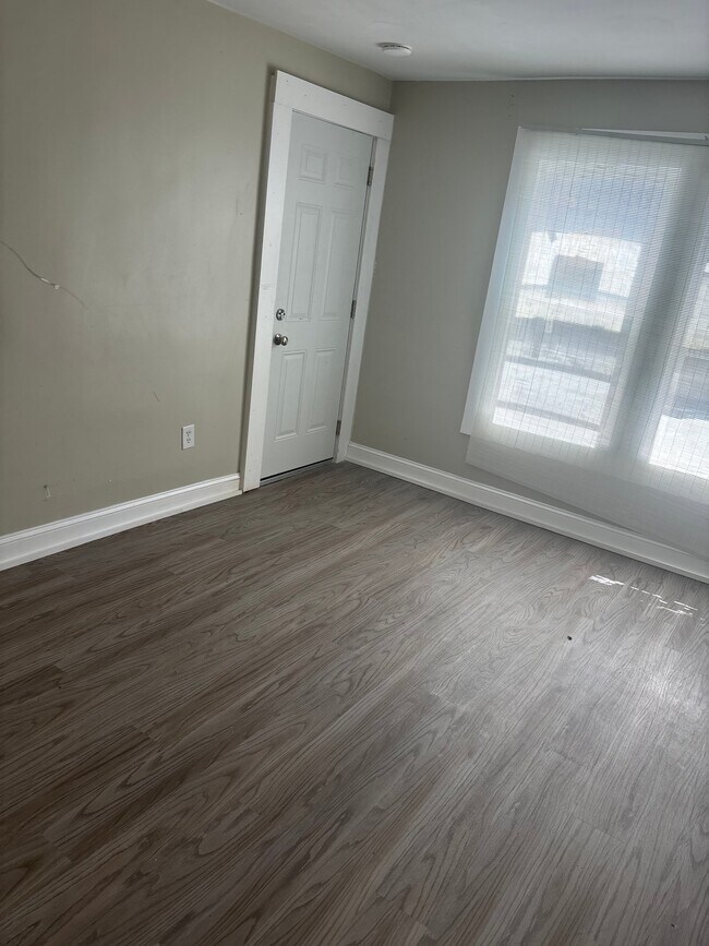 Building Photo - 154 Grand St