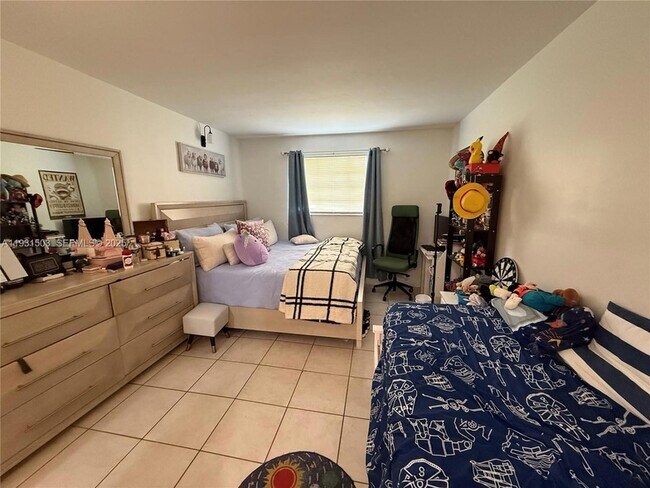 Foto del edificio - 1350 NE 119th St