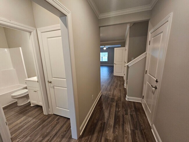 Foto del edificio - NEW BUILD TOWNHOME - LUXURY IN THE CENTER ...