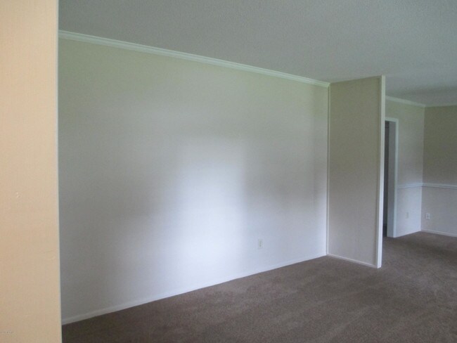 Foto del edificio - 523 W Springhill Terrace