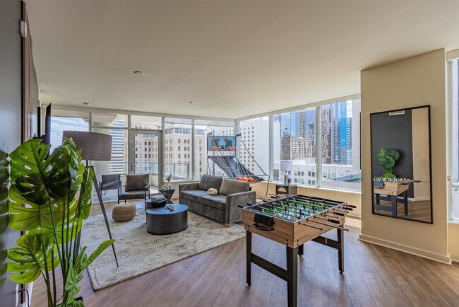 Building Photo - 44 W Monroe St