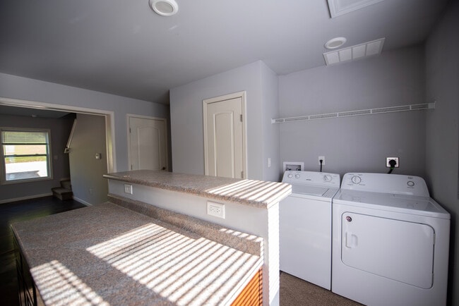 Building Photo - 35 Ennis Dr