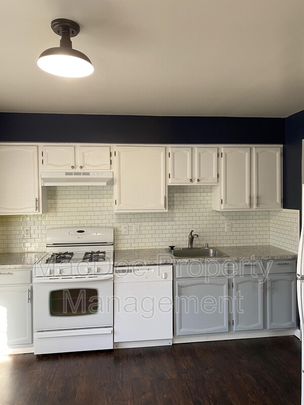 Building Photo - 10705 Brice Ct
