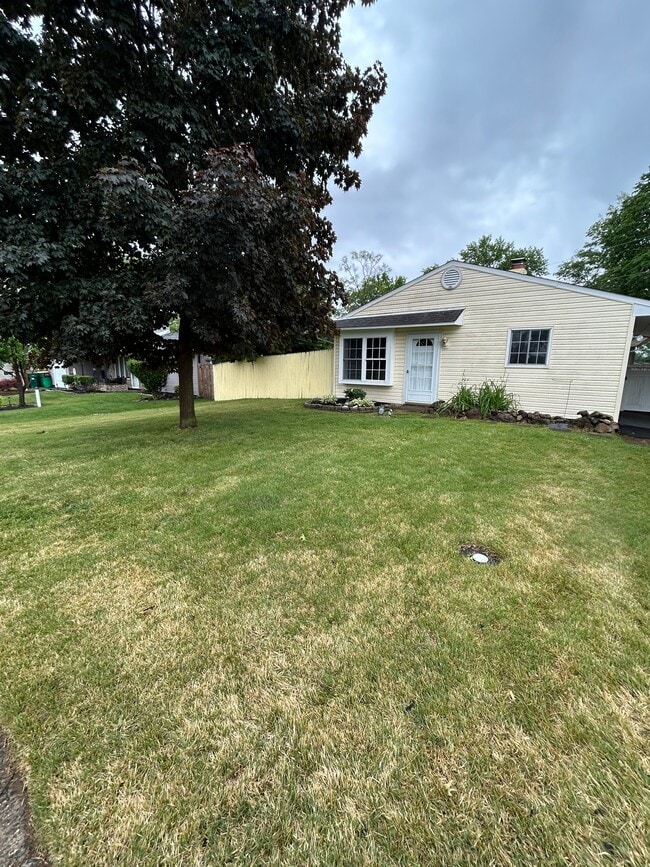 Building Photo - 19 Goodturn Rd