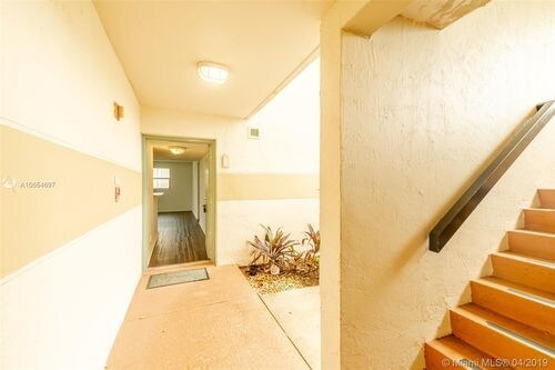 Building Photo - 9777 Nob Hill Ct