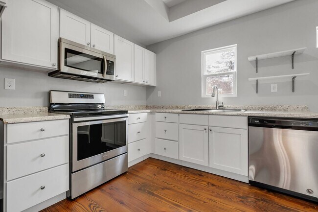 Foto del edificio - Modern Comfort Meets Prime Location — Stylish 2-Story Townhome