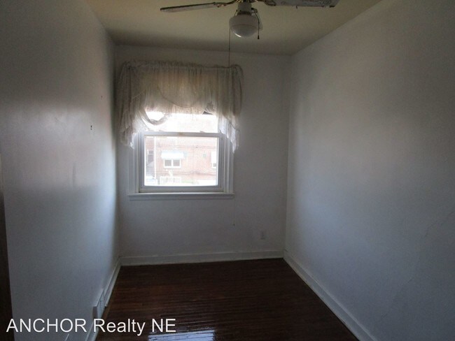 Building Photo - 2831 Fanshawe St