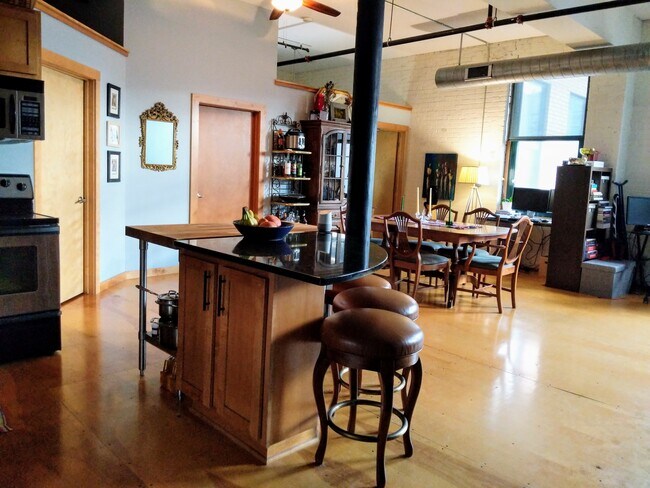 kitchen island - 523 Jackson St