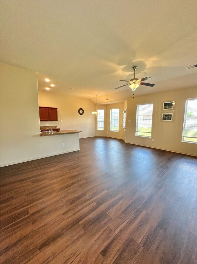 Foto del edificio - 5202 Lilac Hollow Ln
