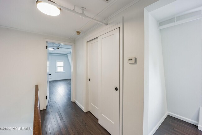 Foto del edificio - 87 Maple Ave