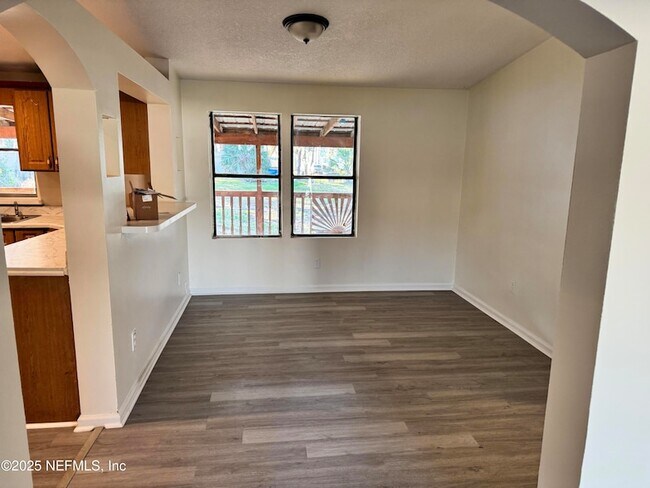 Foto del edificio - 4810 Cedar Point Rd