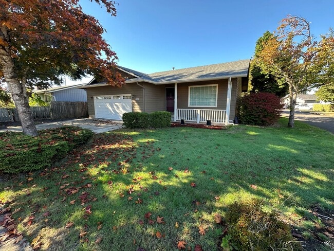 Building Photo - 3-bedroom, 2-bathroom home located in the ...