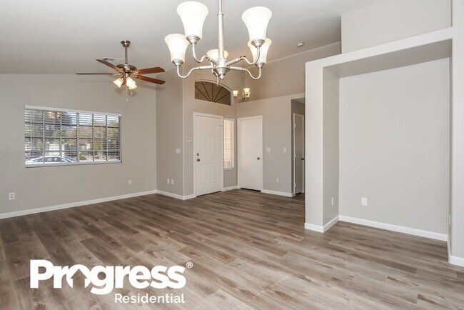 Building Photo - 3628 Quaker Lake St