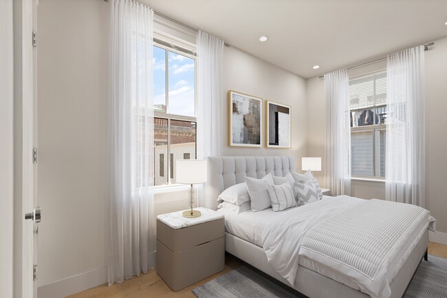 Building Photo - 447 W 4th St