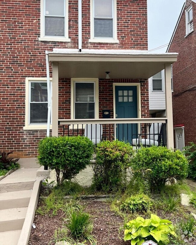 Building Photo - 711 W 29th St