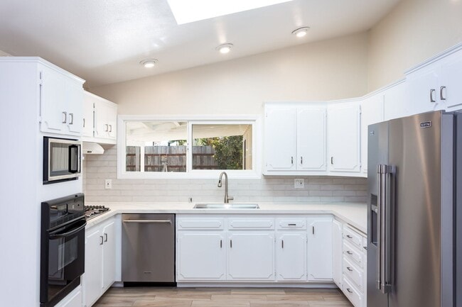 Building Photo - Newly updated Single-Story in Clairemont