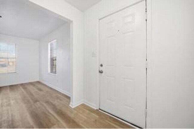 Foto del edificio - Call Sabrina Thomas at 757=767-0767 for more information
