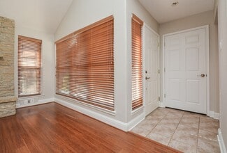 Building Photo - 13859 Hollowgreen Dr
