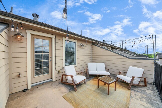 Building Photo - 2110 Shearn St