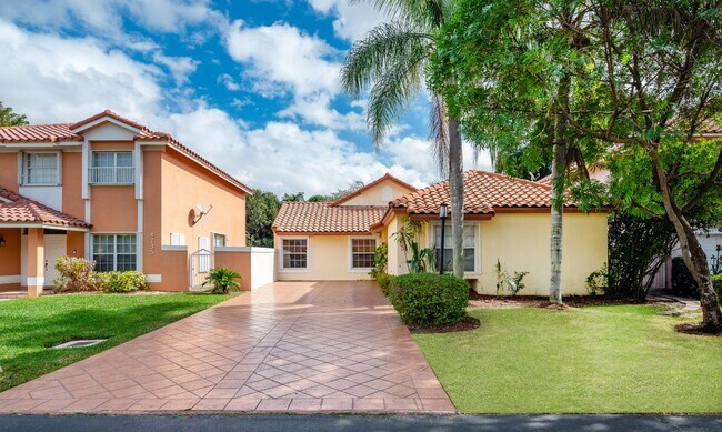 Foto del edificio - 4725 NW 103rd Ct