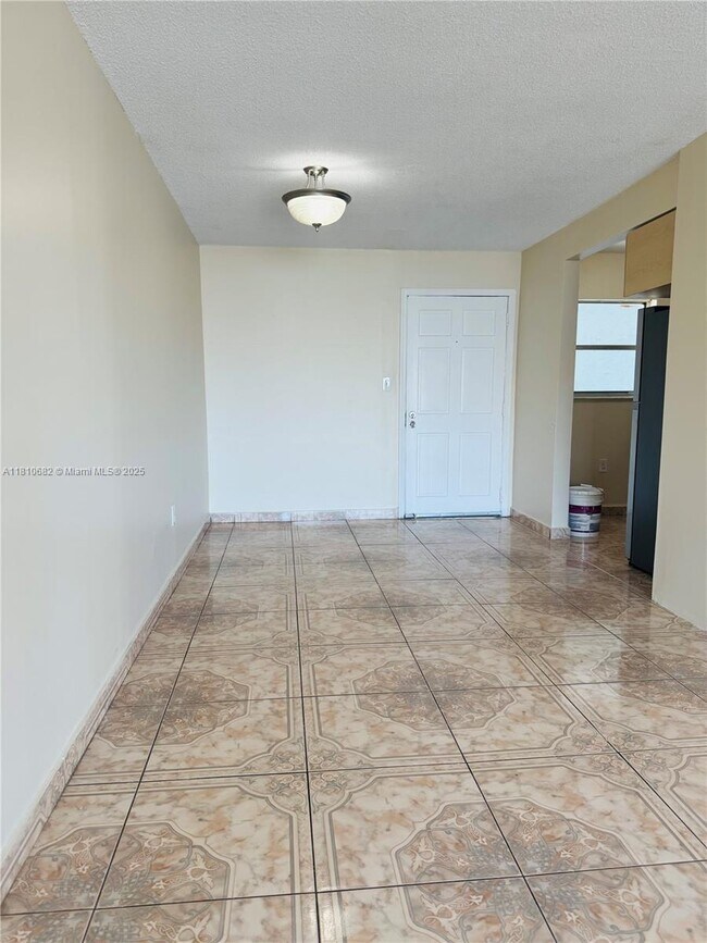 Foto del edificio - 1735 W 60th St