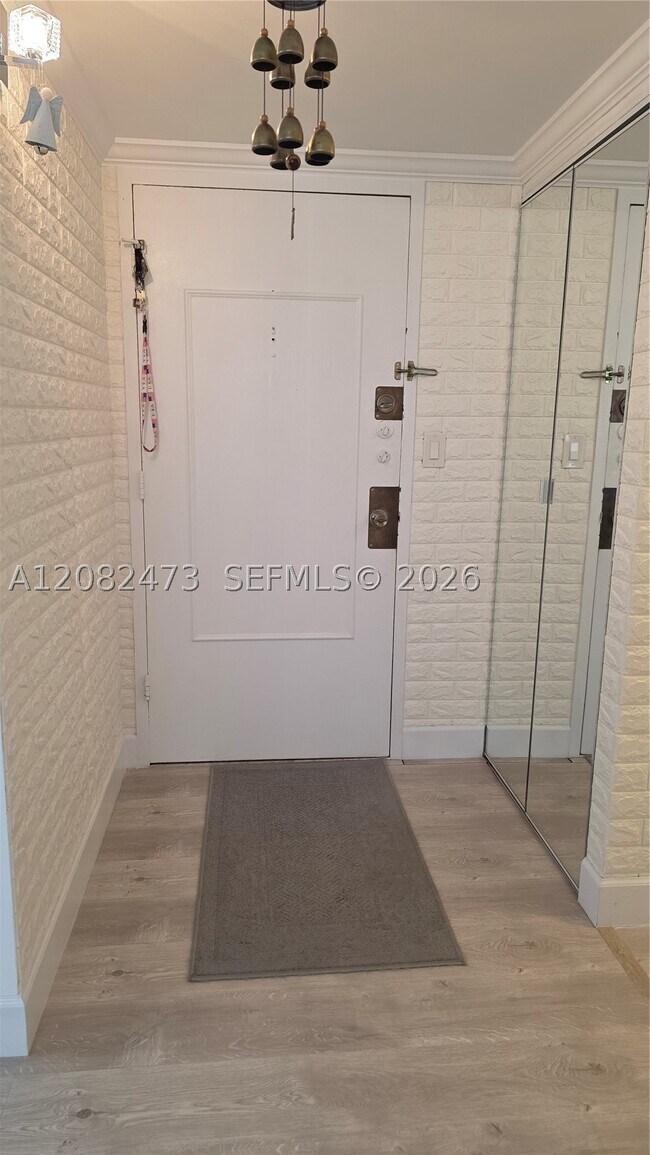 Building Photo - 1301 NE Miami Gardens Dr
