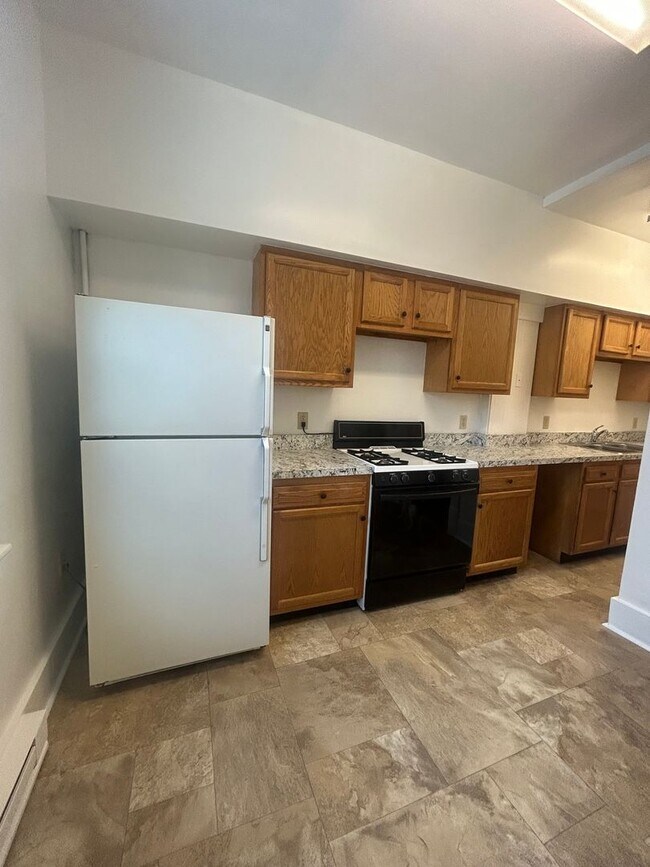 Building Photo - 607 S 24th St