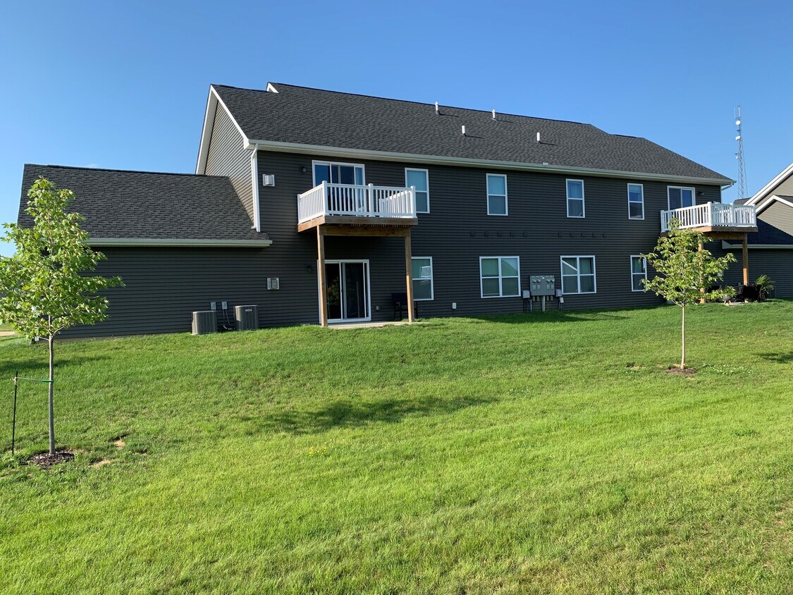 2946 Charissas Pl Unit 2946, Bettendorf, IA 52722 Condo for Rent in