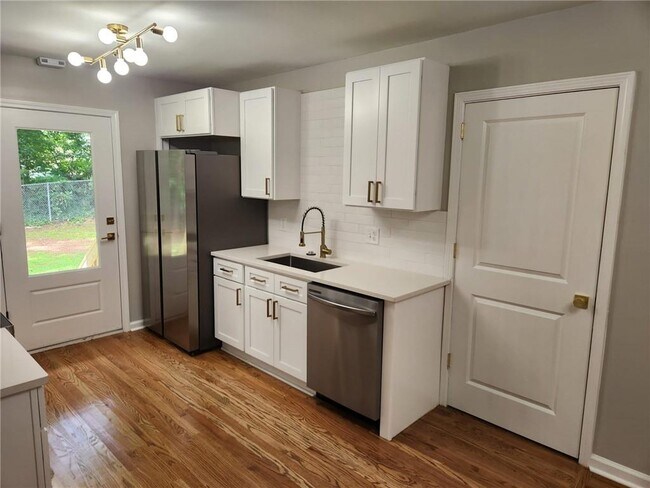 Building Photo - 1195 Starline Dr