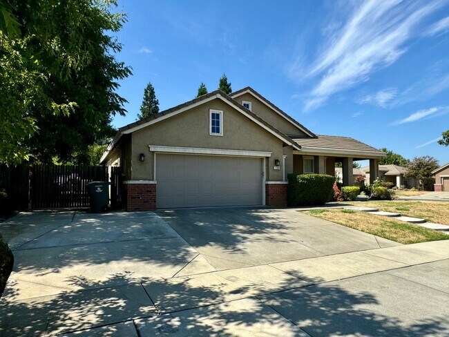 Foto del edificio - 3 bed 2 bath Plumas Lake