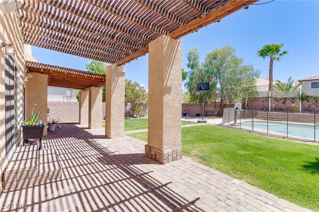 Foto del edificio - 6585 Coronado Crest Ave