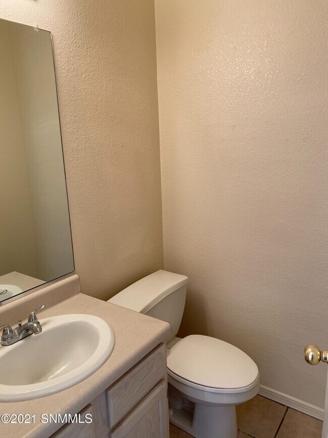 Building Photo - 450 Ithaca Ct